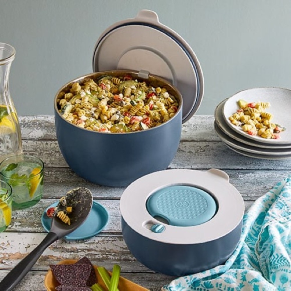 Pampered chef on the go insulated bowls